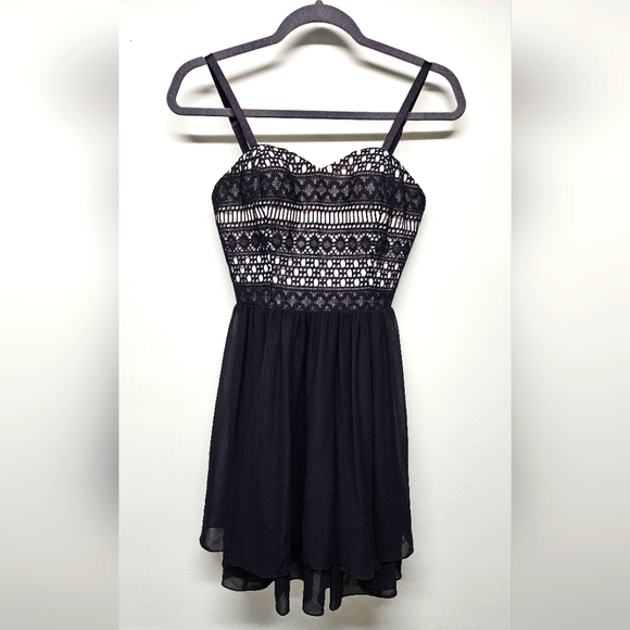 Guess Scarlett Dress Black Sweetheart Neck Lace Sleeveless Size 2 - Picture 1 of 13